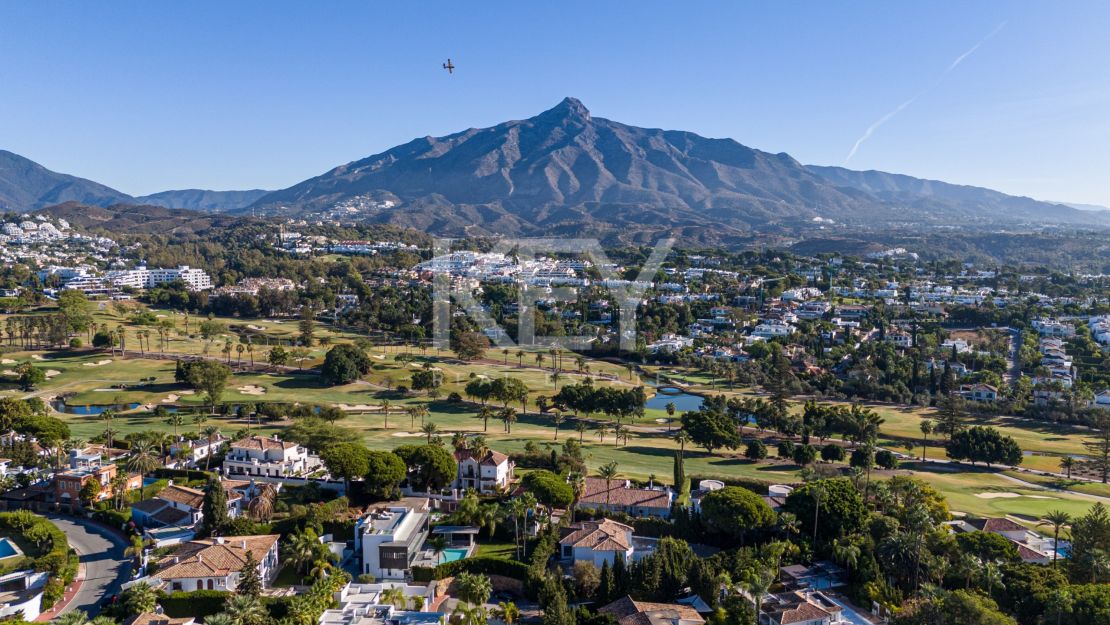 Exclusive villa project with panoramic views in Nueva Andalucía's Golf Valley