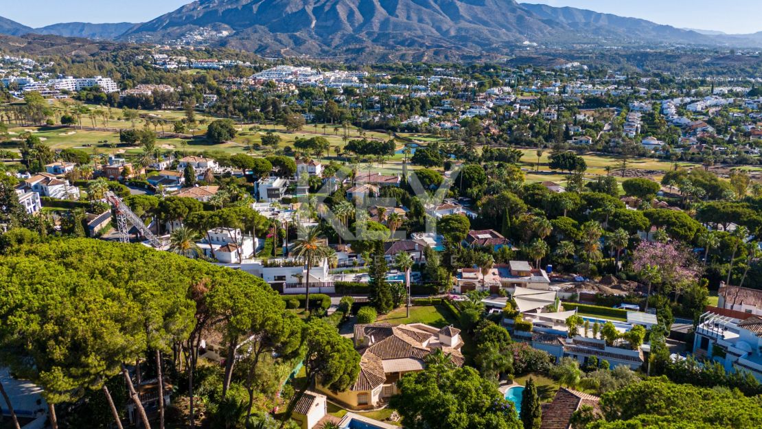 Exclusive villa project with panoramic views in Nueva Andalucía's Golf Valley