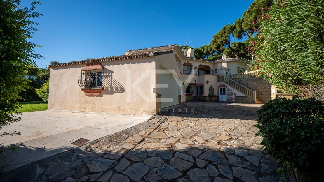 Exclusive villa project with panoramic views in Nueva Andalucía's Golf Valley