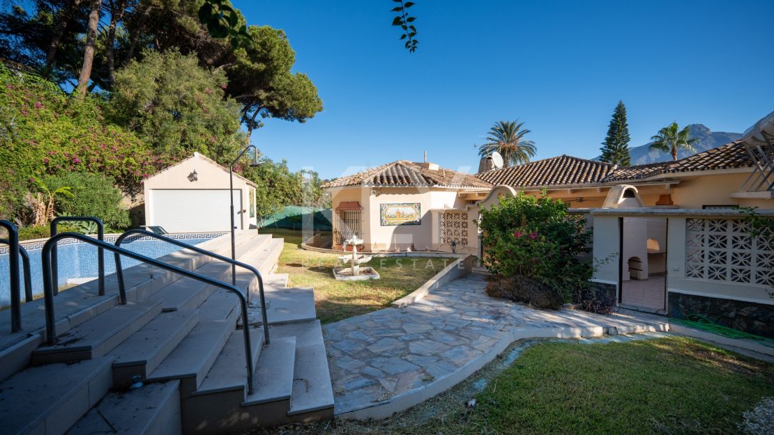 Exclusive villa project with panoramic views in Nueva Andalucía's Golf Valley