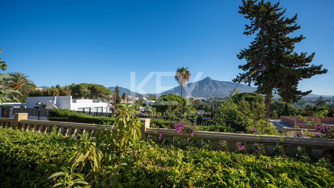 Exclusive villa project with panoramic views in Nueva Andalucía's Golf Valley