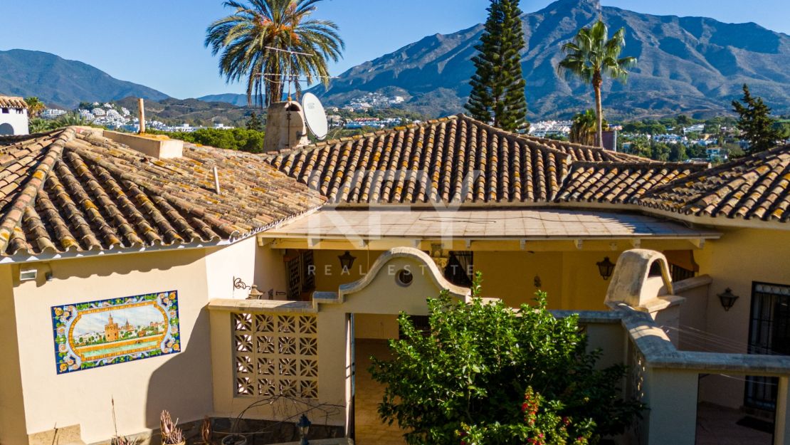 Exclusive villa project with panoramic views in Nueva Andalucía's Golf Valley