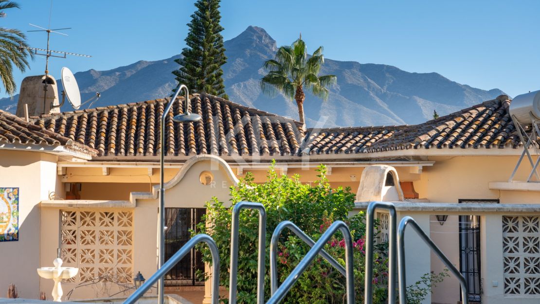 Exclusive villa project with panoramic views in Nueva Andalucía's Golf Valley