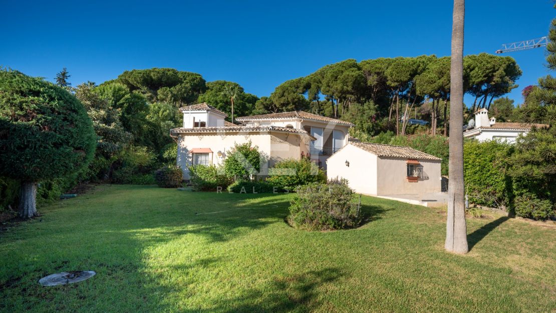 Exclusive villa project with panoramic views in Nueva Andalucía's Golf Valley