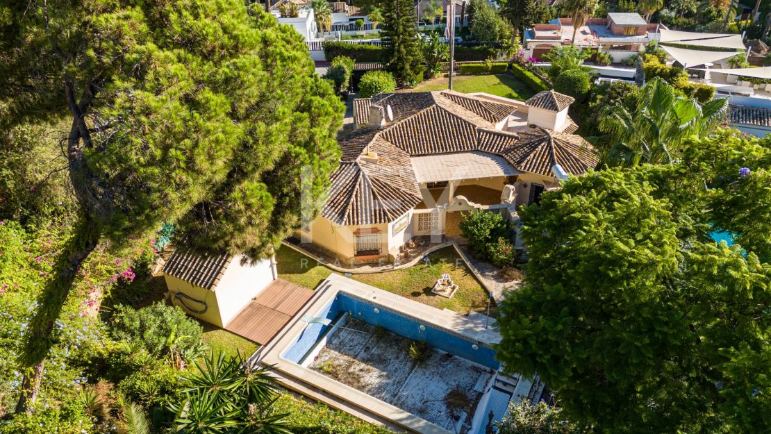 Exclusive villa project with panoramic views in Nueva Andalucía's Golf Valley