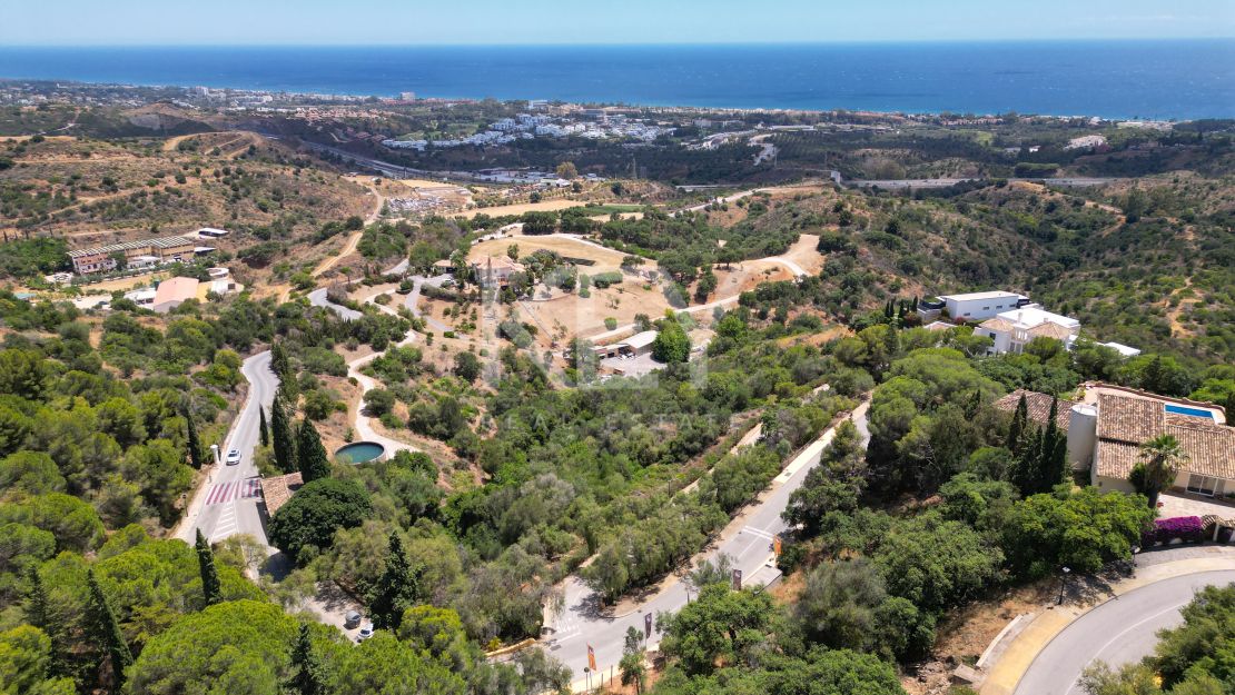 Parcela excepcional con vistas panorámicas en Altos de Los Monteros