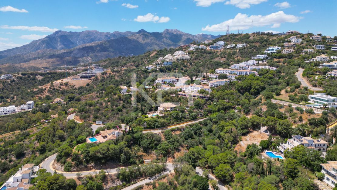 Parcela excepcional con vistas panorámicas en Altos de Los Monteros