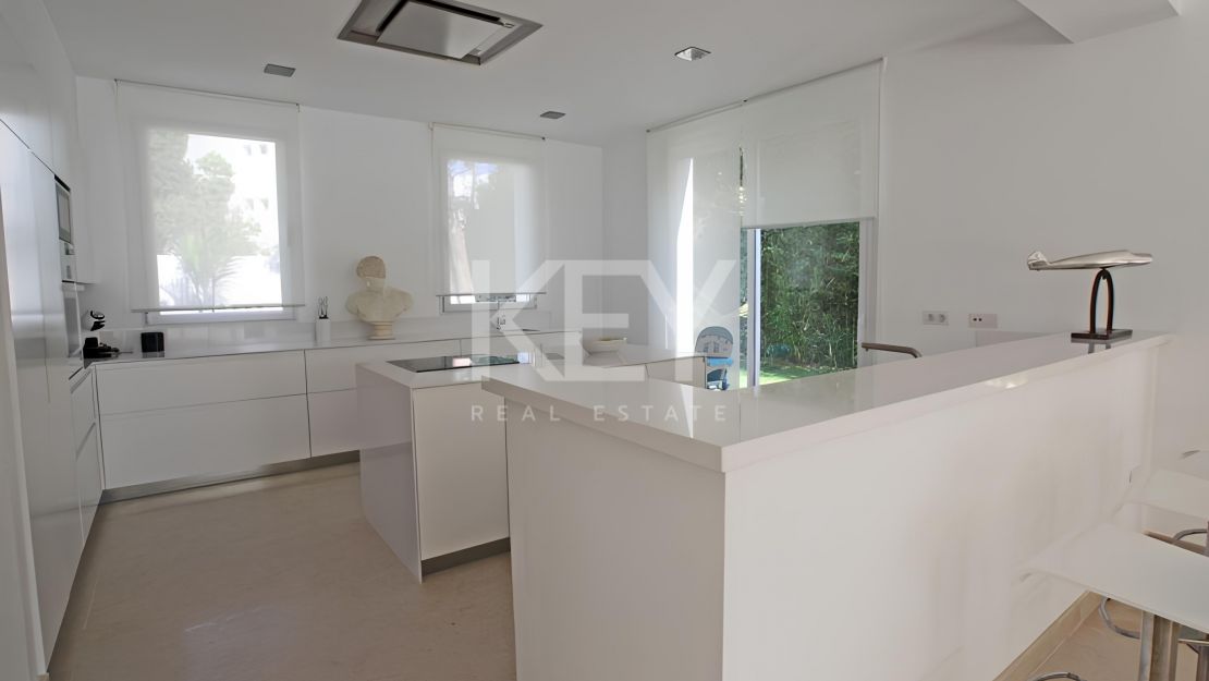 Charming Andalusian villa on the first line golf  and very close to the sea in Casasola, Estepona