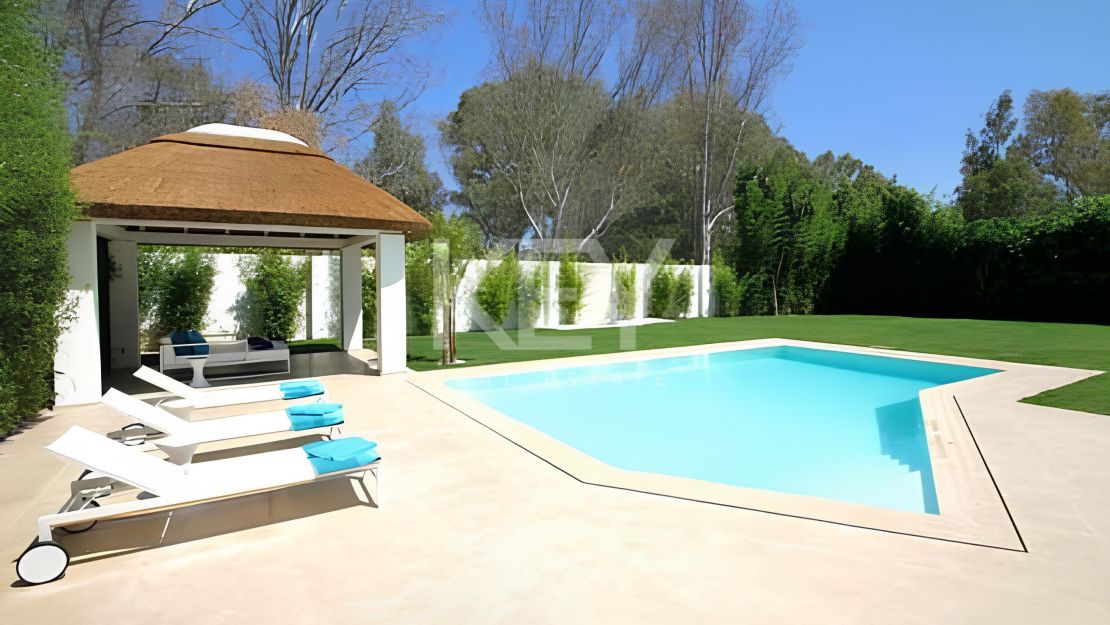 Charming Andalusian villa on the first line golf  and very close to the sea in Casasola, Estepona