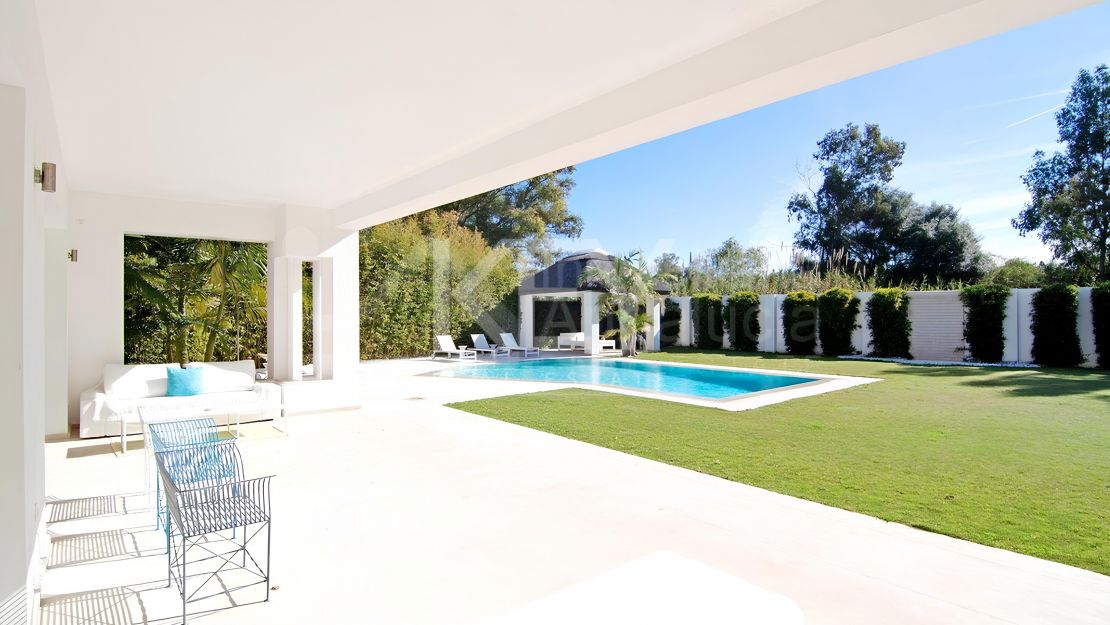 Charming Andalusian villa on the first line golf  and very close to the sea in Casasola, Estepona