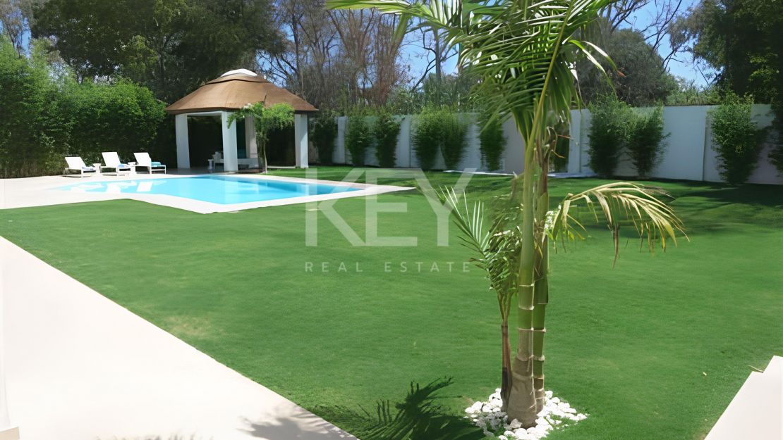 Charming Andalusian villa on the first line golf  and very close to the sea in Casasola, Estepona