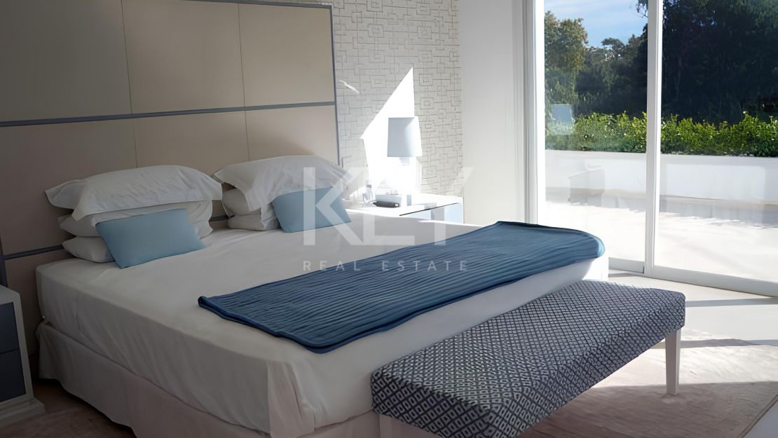 Charming Andalusian villa on the first line golf  and very close to the sea in Casasola, Estepona