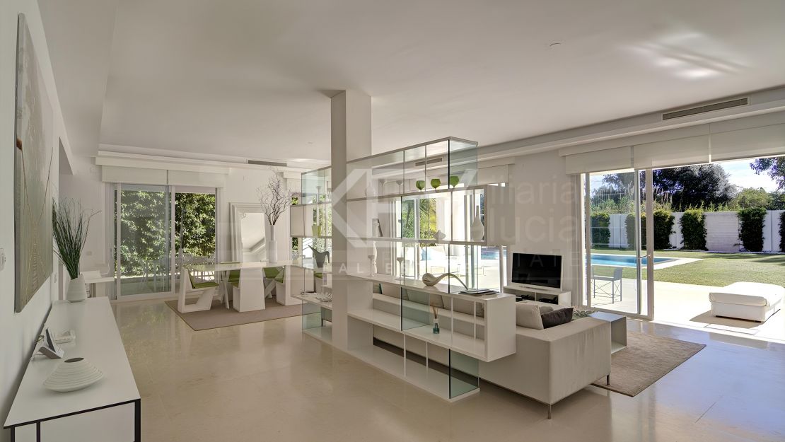 Charming Andalusian villa on the first line golf  and very close to the sea in Casasola, Estepona