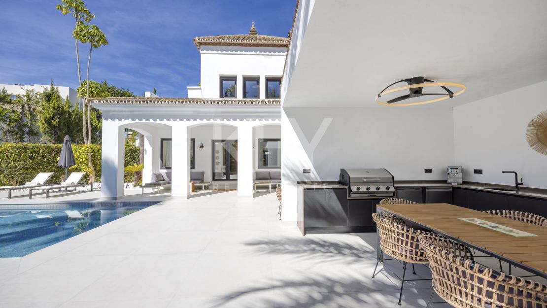 Villa de 5 dormitorios en El Paraíso Alto, Estepona