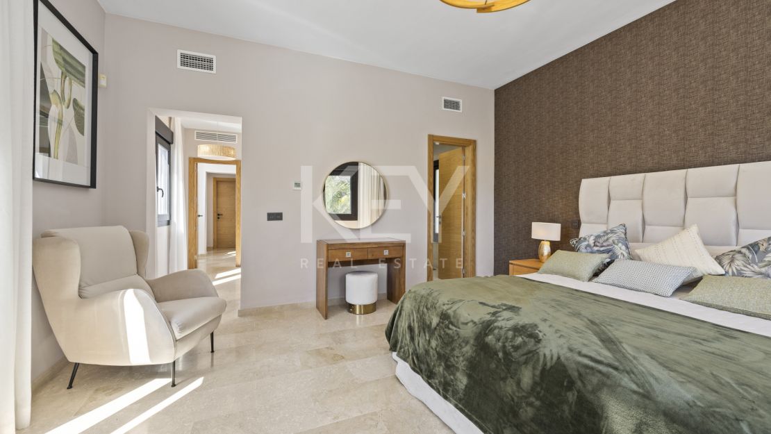 Villa de 5 dormitorios en El Paraíso Alto, Estepona