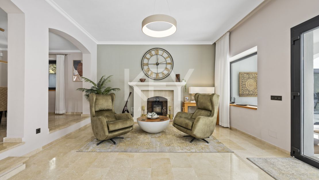 Villa de 5 dormitorios en El Paraíso Alto, Estepona