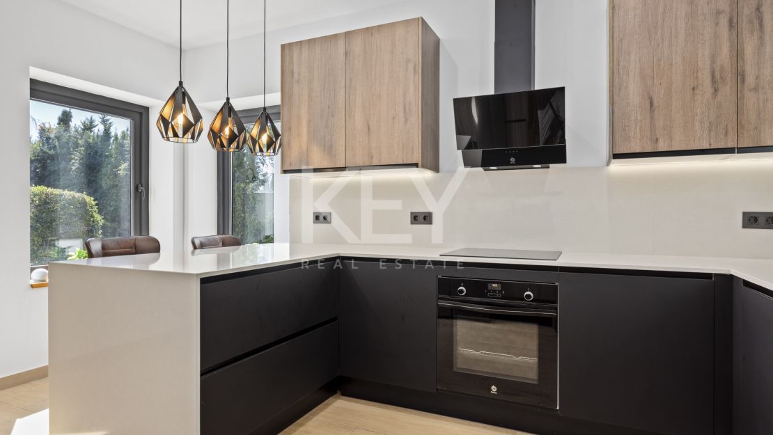 Villa de 5 dormitorios en El Paraíso Alto, Estepona