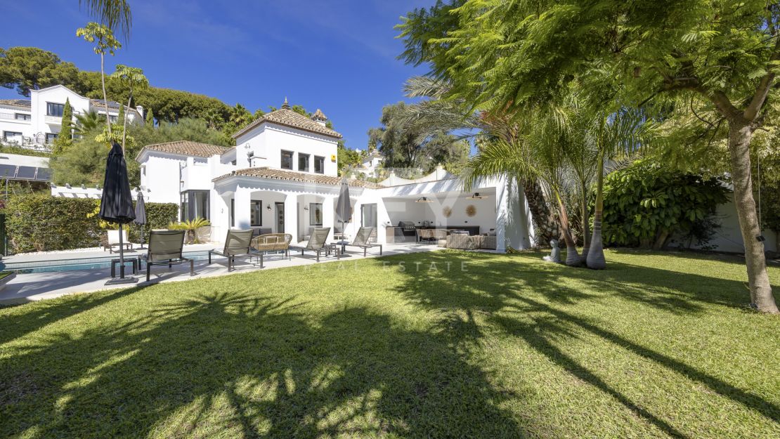 Villa de 5 dormitorios en El Paraíso Alto, Estepona