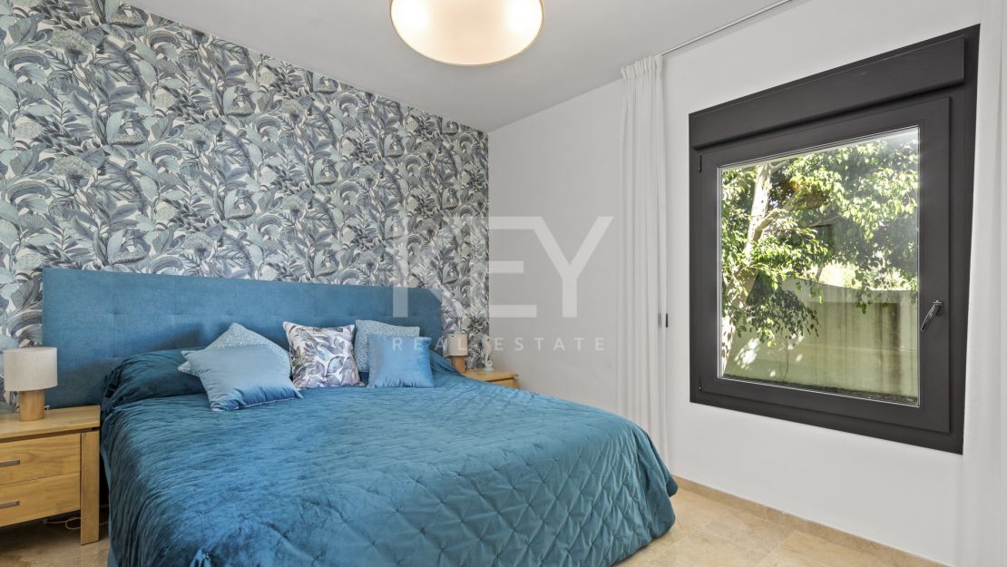 Villa de 5 dormitorios en El Paraíso Alto, Estepona