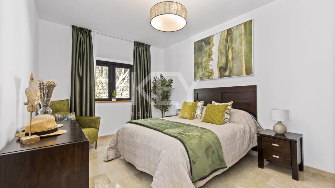 Villa de 5 dormitorios en El Paraíso Alto, Estepona