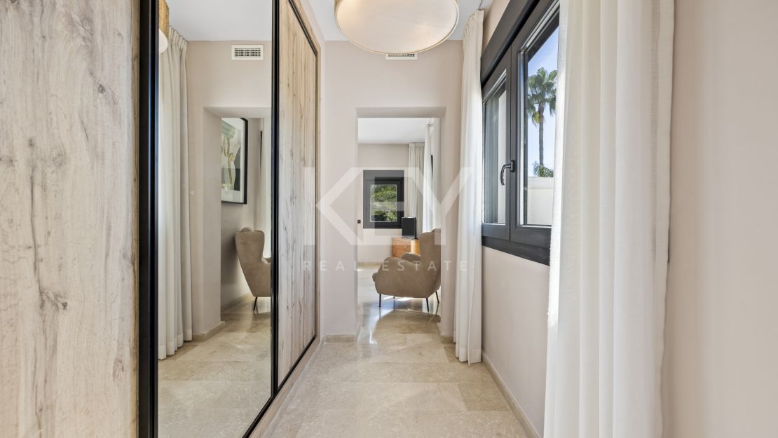 Villa de 5 dormitorios en El Paraíso Alto, Estepona