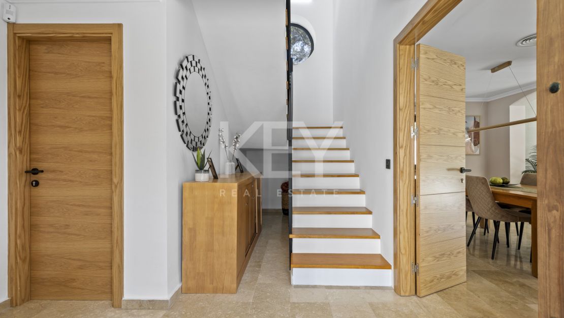 Villa de 5 dormitorios en El Paraíso Alto, Estepona