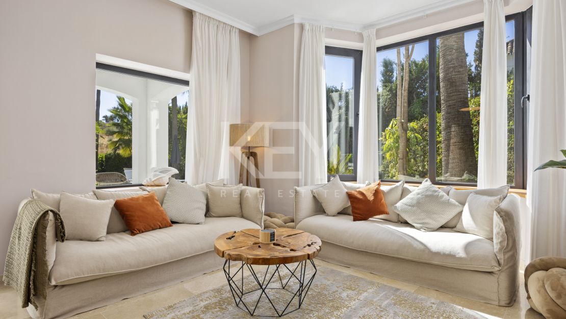 Villa de 5 dormitorios en El Paraíso Alto, Estepona