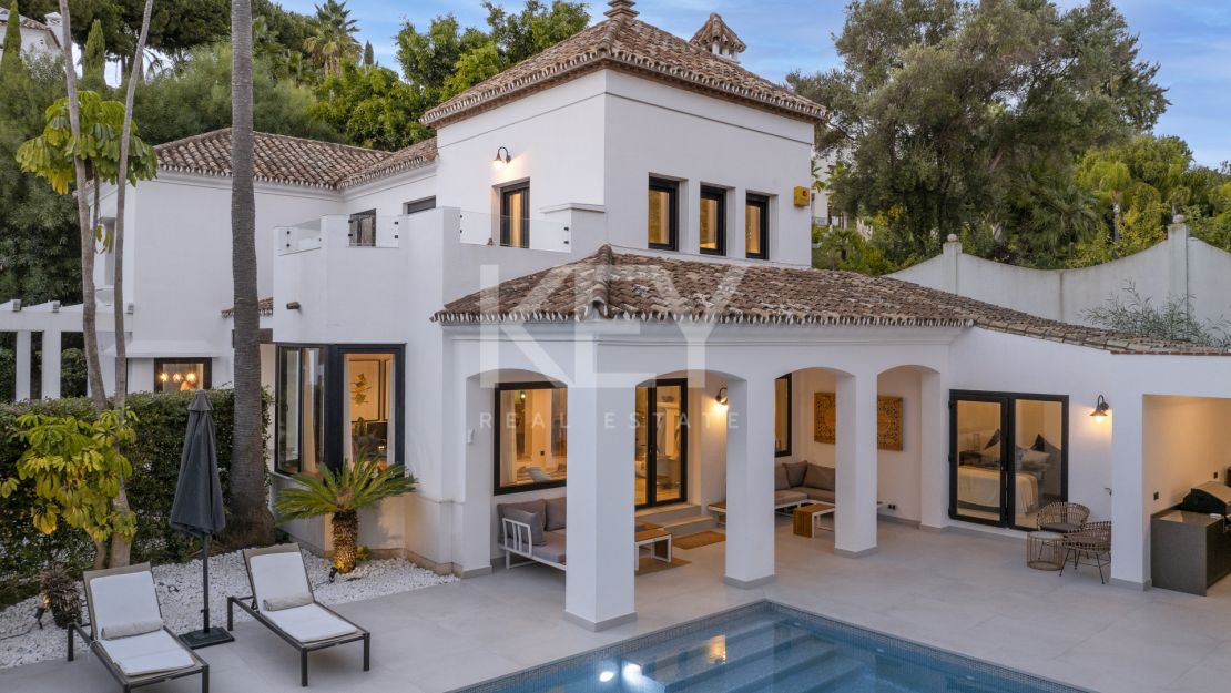 Villa de 5 dormitorios en El Paraíso Alto, Estepona