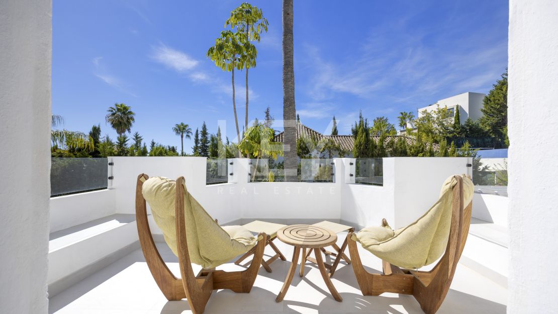 Villa de 5 dormitorios en El Paraíso Alto, Estepona