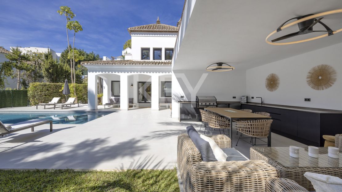 Villa de 5 dormitorios en El Paraíso Alto, Estepona
