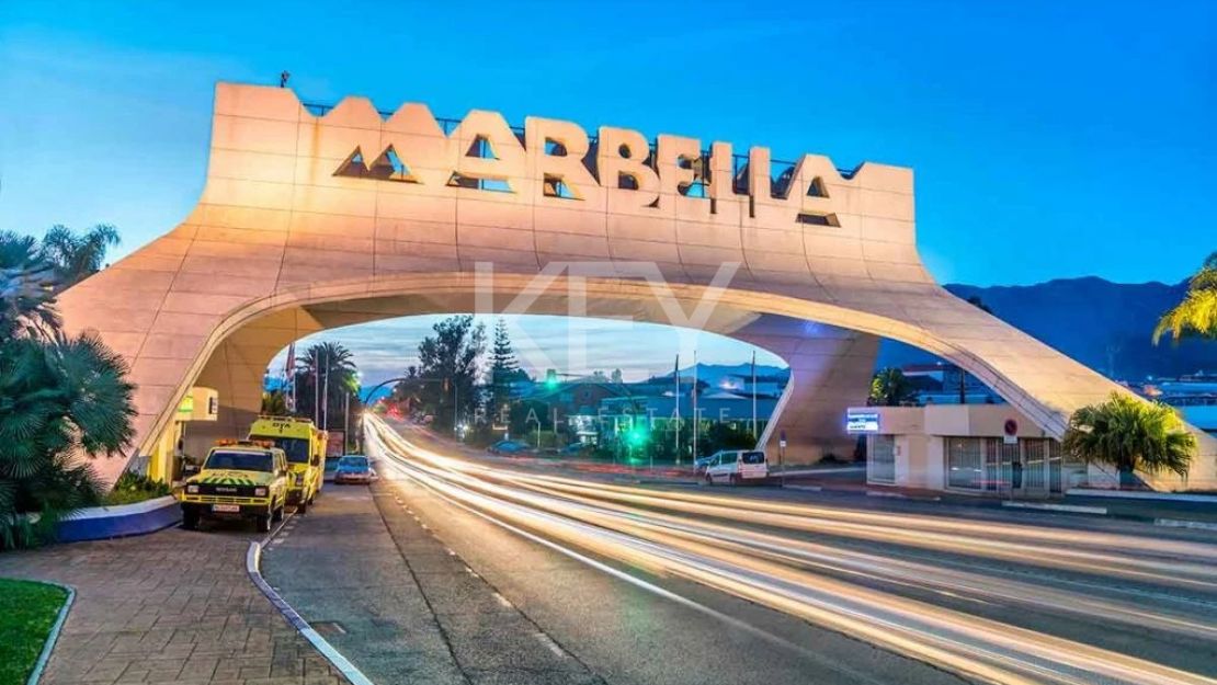 Villa de 5 dormitorios en El Paraíso Alto, Estepona