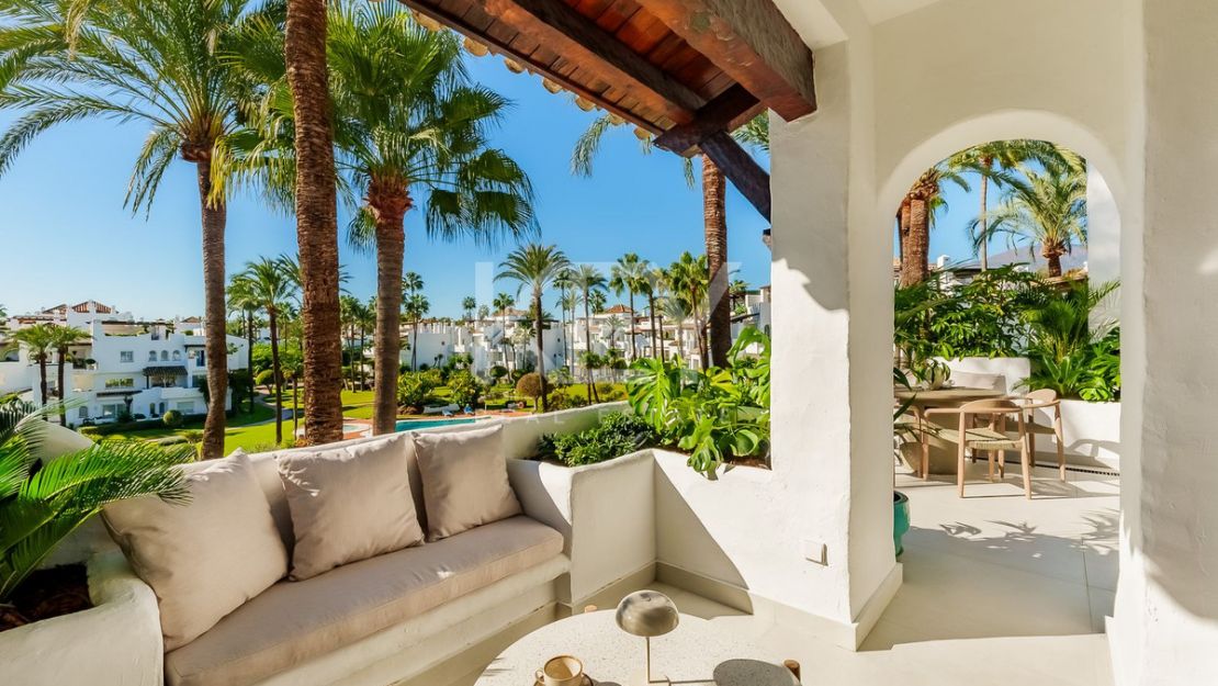 Modern style 3 bedroom duplex penthouse with direct access to the beach in Estepona