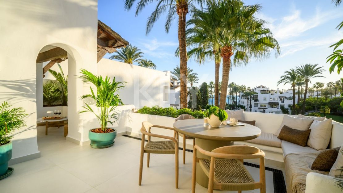 Modern style 3 bedroom duplex penthouse with direct access to the beach in Estepona