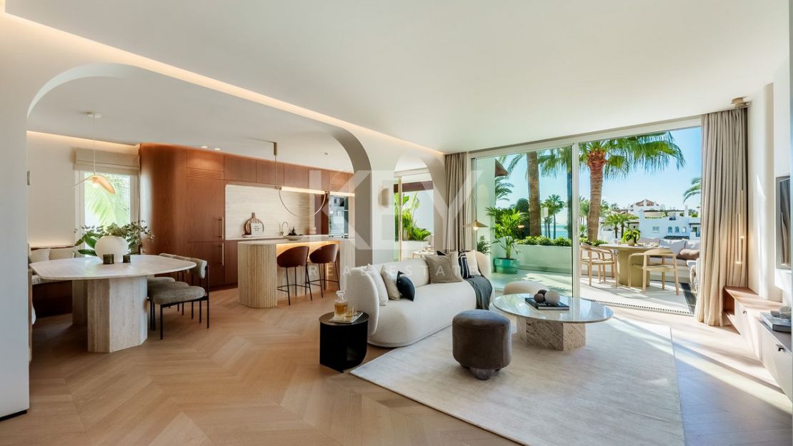 Modern style 3 bedroom duplex penthouse with direct access to the beach in Estepona