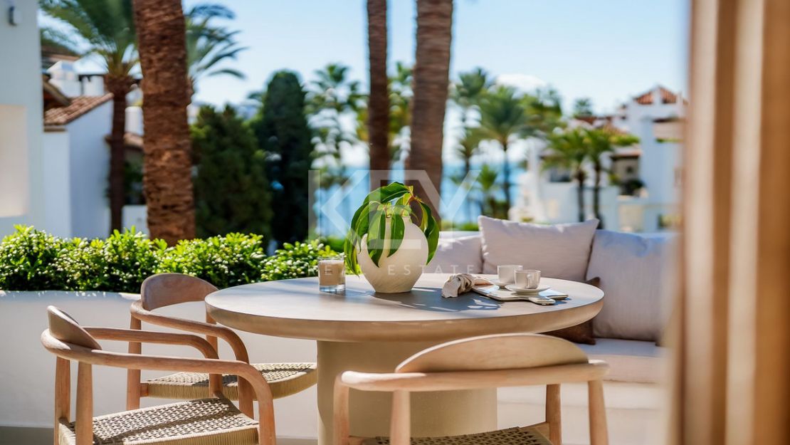 Modern style 3 bedroom duplex penthouse with direct access to the beach in Estepona