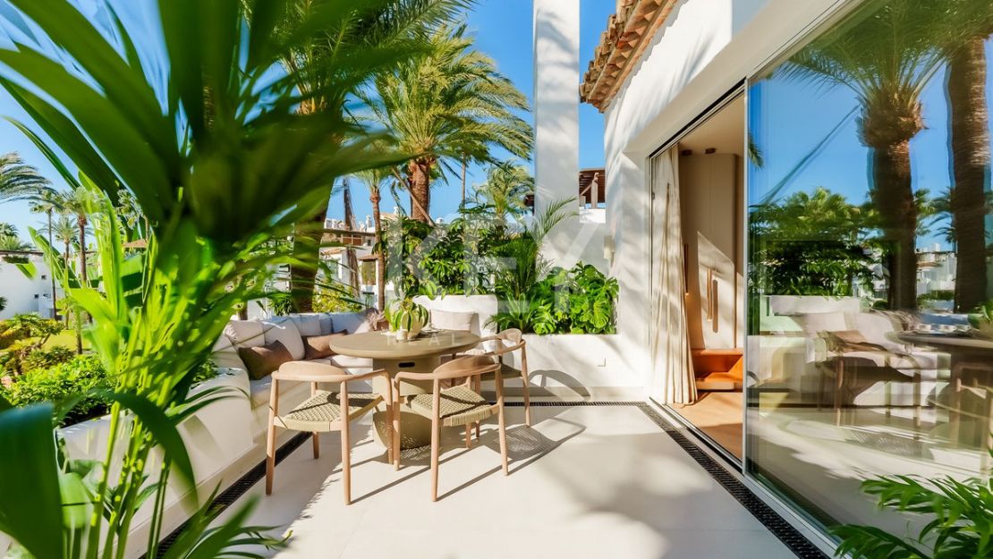 Modern style 3 bedroom duplex penthouse with direct access to the beach in Estepona