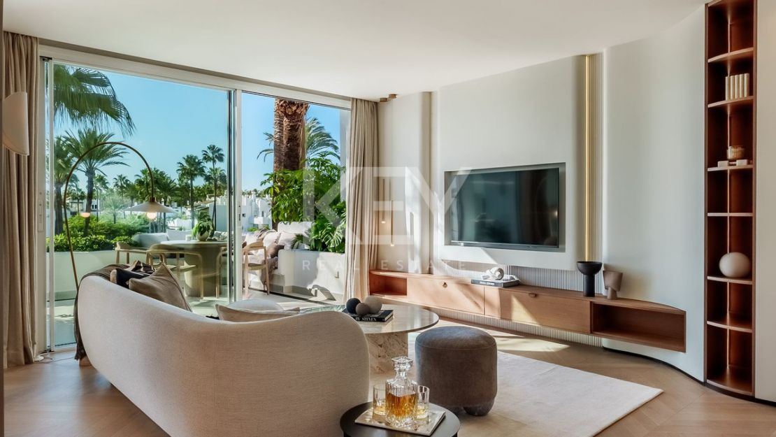 Modern style 3 bedroom duplex penthouse with direct access to the beach in Estepona