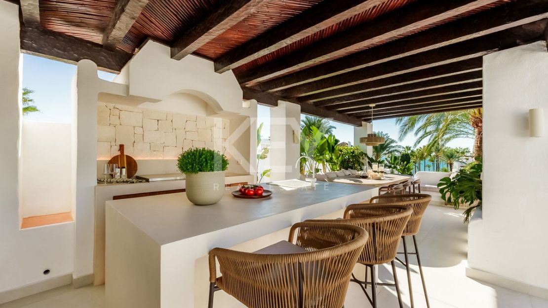 Modern style 3 bedroom duplex penthouse with direct access to the beach in Estepona