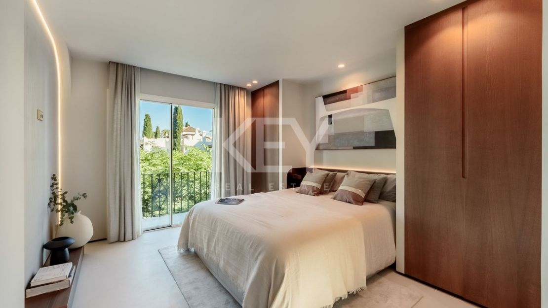 Modern style 3 bedroom duplex penthouse with direct access to the beach in Estepona