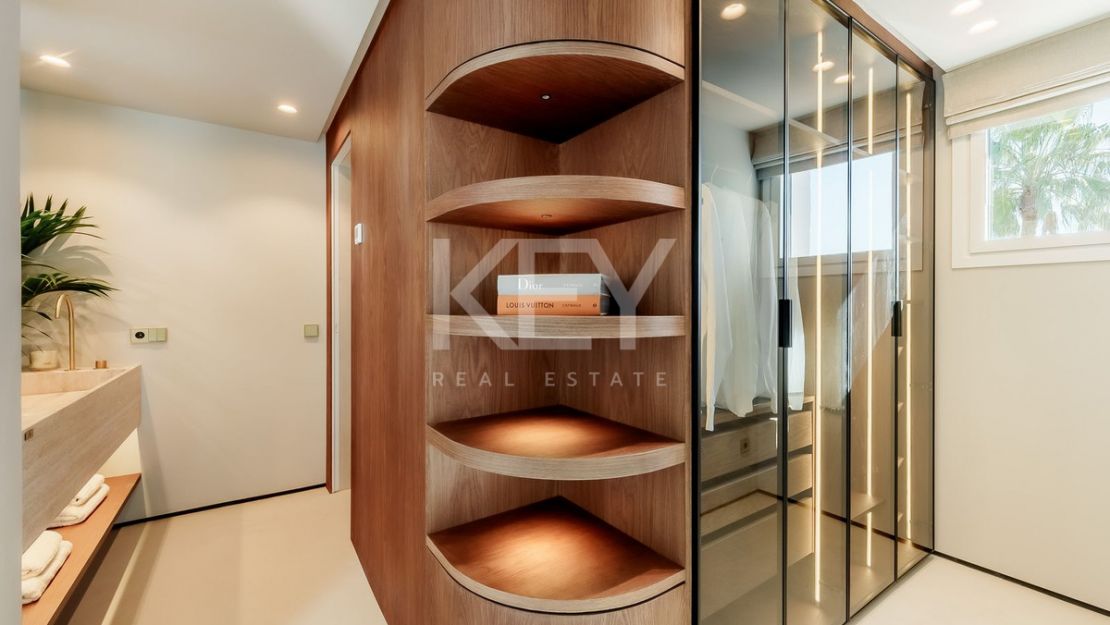 Modern style 3 bedroom duplex penthouse with direct access to the beach in Estepona