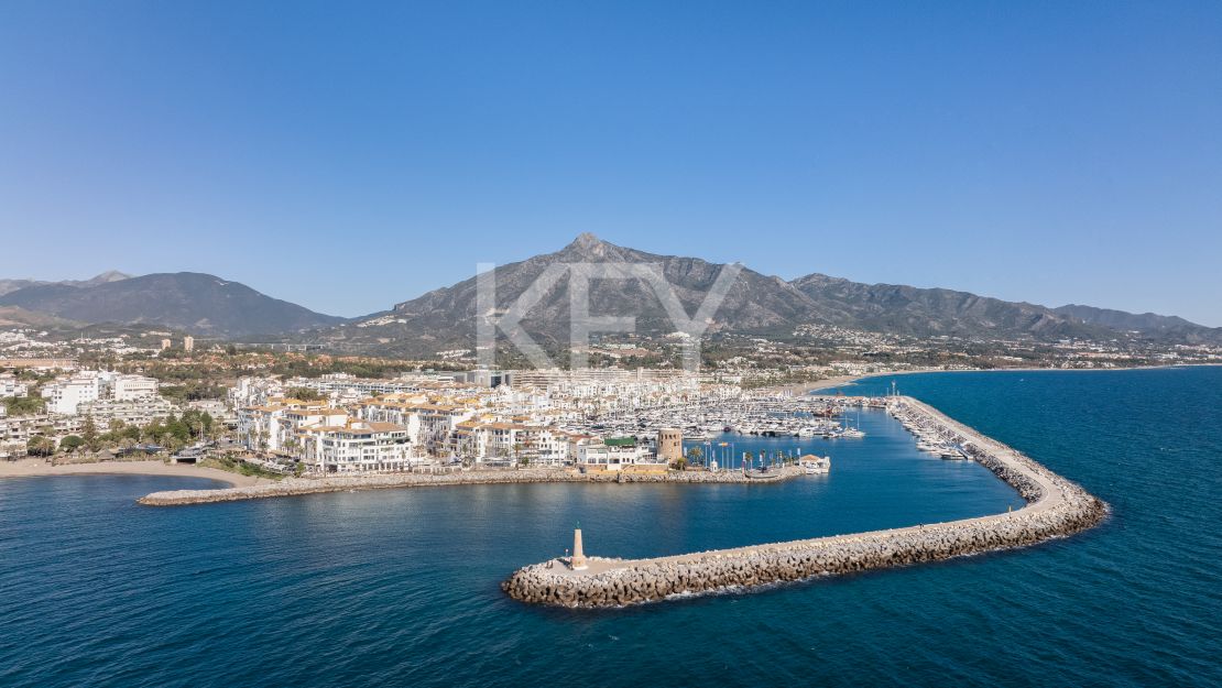 Luxury Mediterranean estate with golf, mountain and sea views in the exclusive Finca Cortesin, Casares