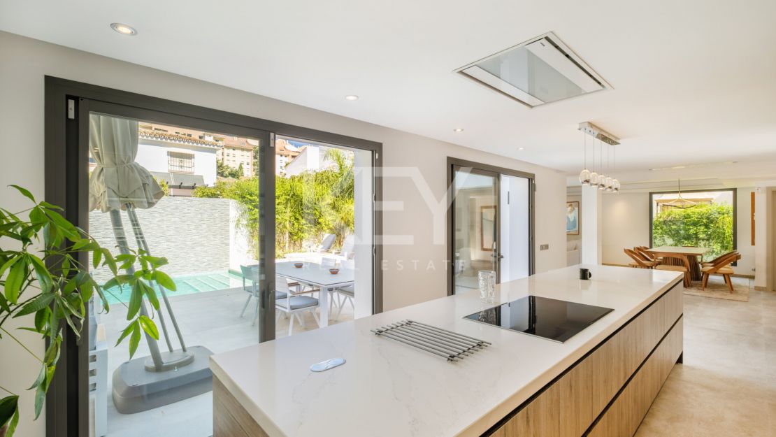 Современная роскошная вилла в престижном районе Марбельи – в шаговой доступности от Старого города и пляжей, Золотая Миля Марбельи