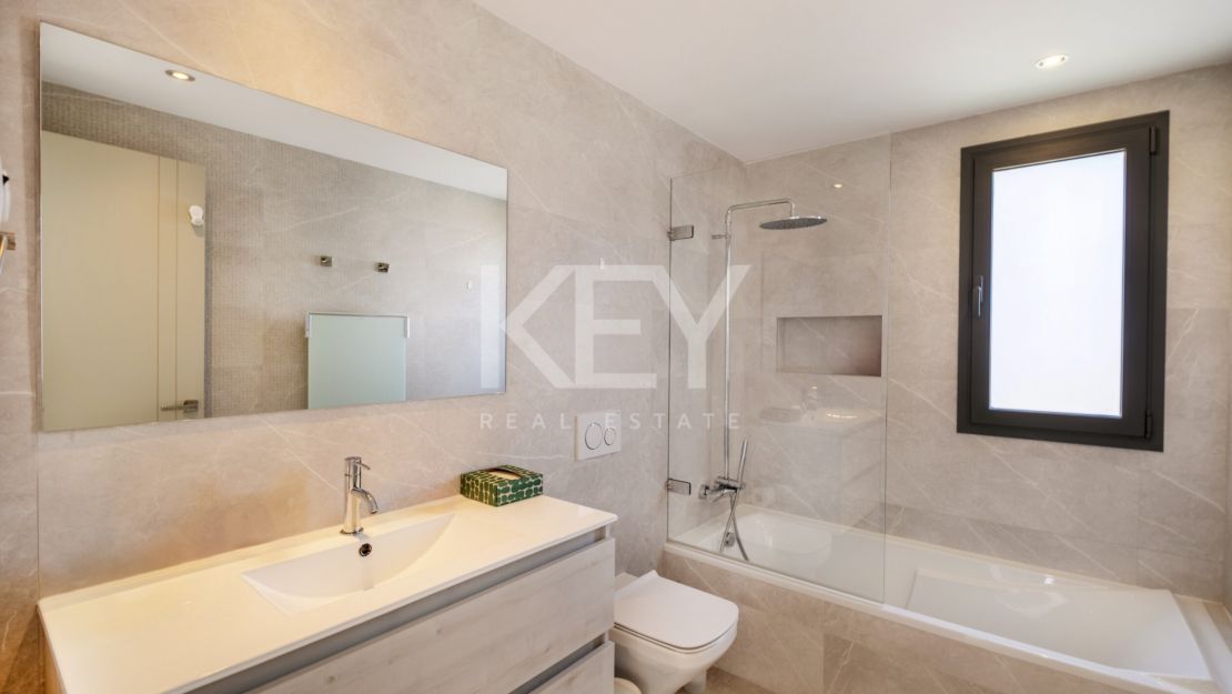 Современная роскошная вилла в престижном районе Марбельи – в шаговой доступности от Старого города и пляжей, Золотая Миля Марбельи