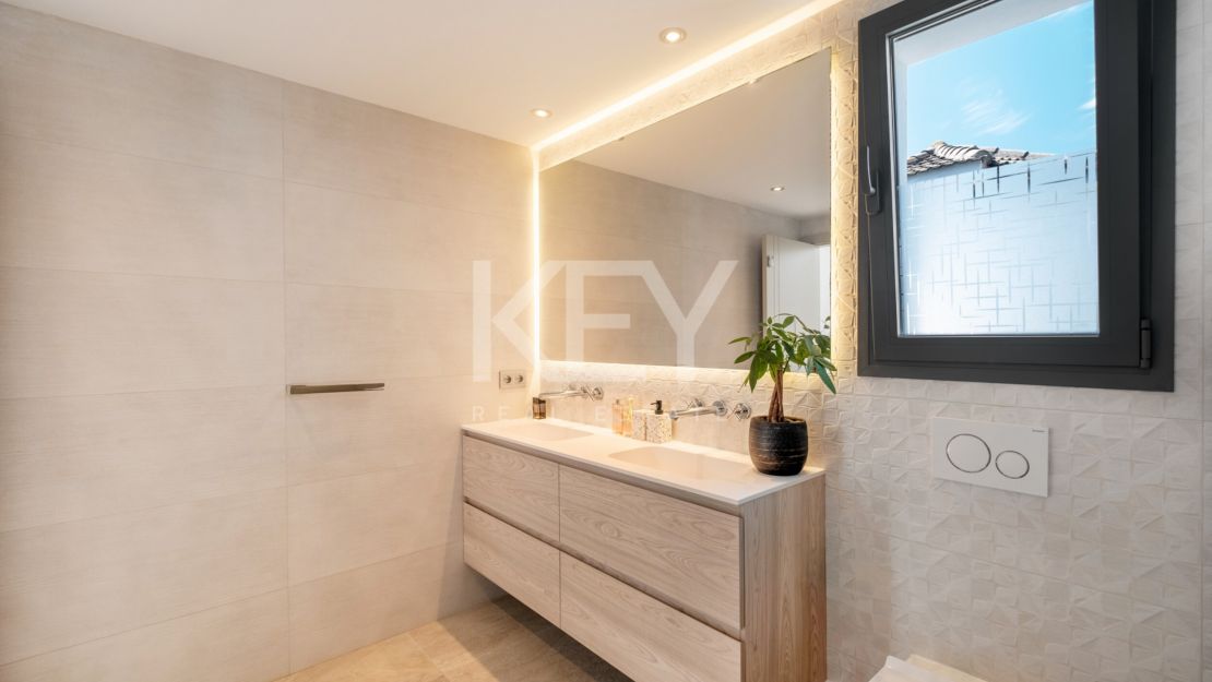 Современная роскошная вилла в престижном районе Марбельи – в шаговой доступности от Старого города и пляжей, Золотая Миля Марбельи