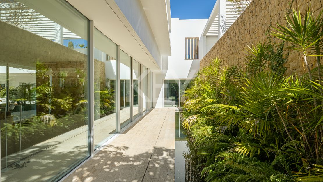 Exquisite Mediterranean villa: ultimate luxury and golf resort living  in Finca Cortesin