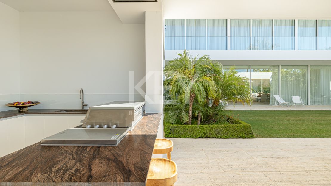 Exquisite Mediterranean villa: ultimate luxury and golf resort living  in Finca Cortesin