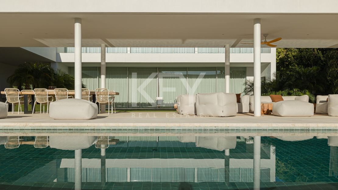 Exquisite Mediterranean villa: ultimate luxury and golf resort living  in Finca Cortesin