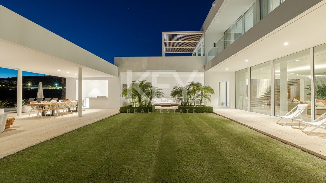 Exquisite Mediterranean villa: ultimate luxury and golf resort living  in Finca Cortesin