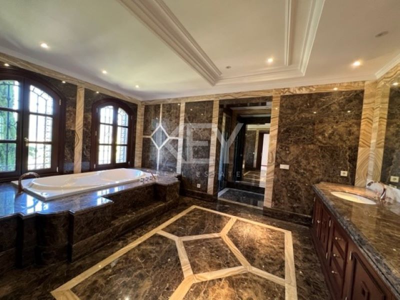 Fascinante villa en La Zagaleta con vistas al Mar Mediterráneo, Benahavis