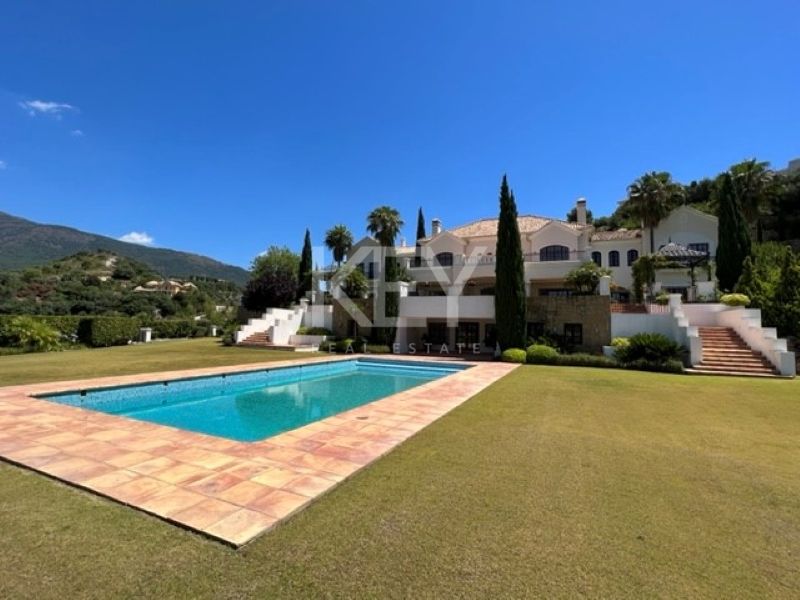 Fascinante villa en La Zagaleta con vistas al Mar Mediterráneo, Benahavis
